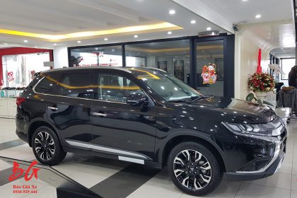 Mitsubishi Outlander 2023 màu đen