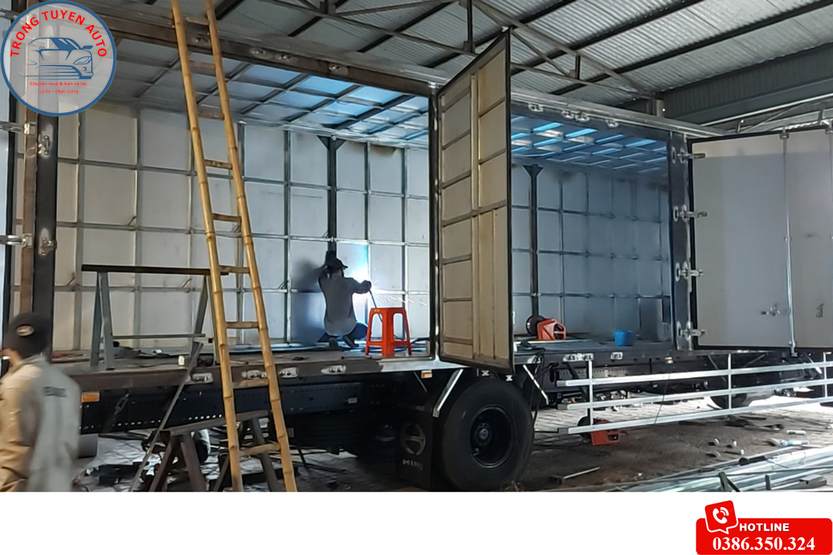 Quá trình đóng mới thùng xe tải tại Gara Quang Hào