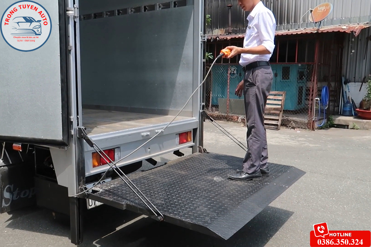 Gara Quang Hào chuyên đóng bửng nâng hạ thùng xe tải