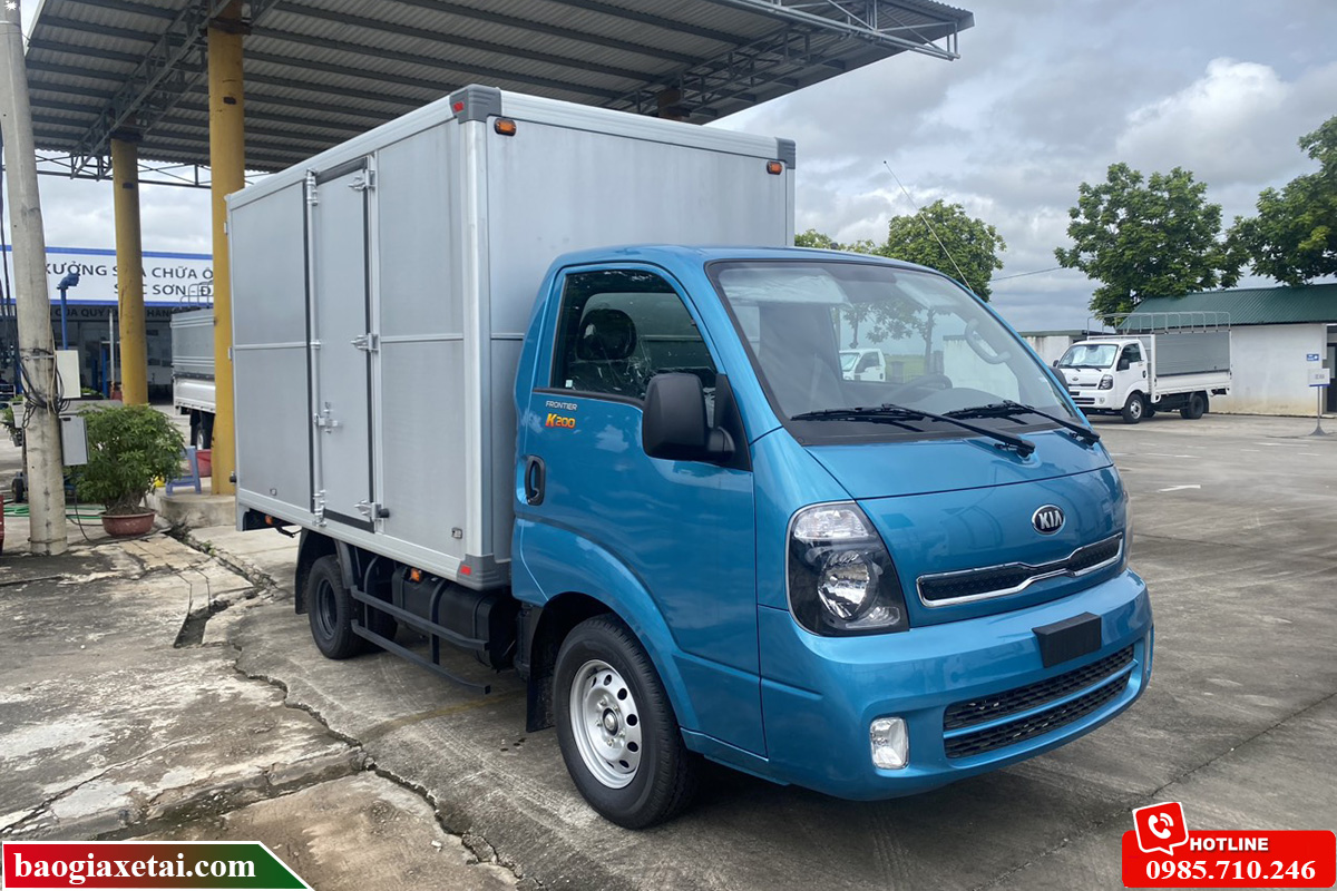Xe tải KIA K200 thùng kín màu xanh
