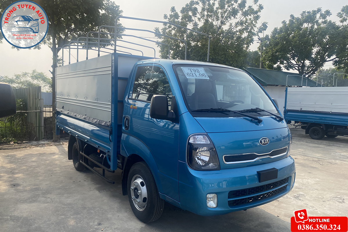 Xe tải kia k250 thùng bạt màu xanh ngọc
