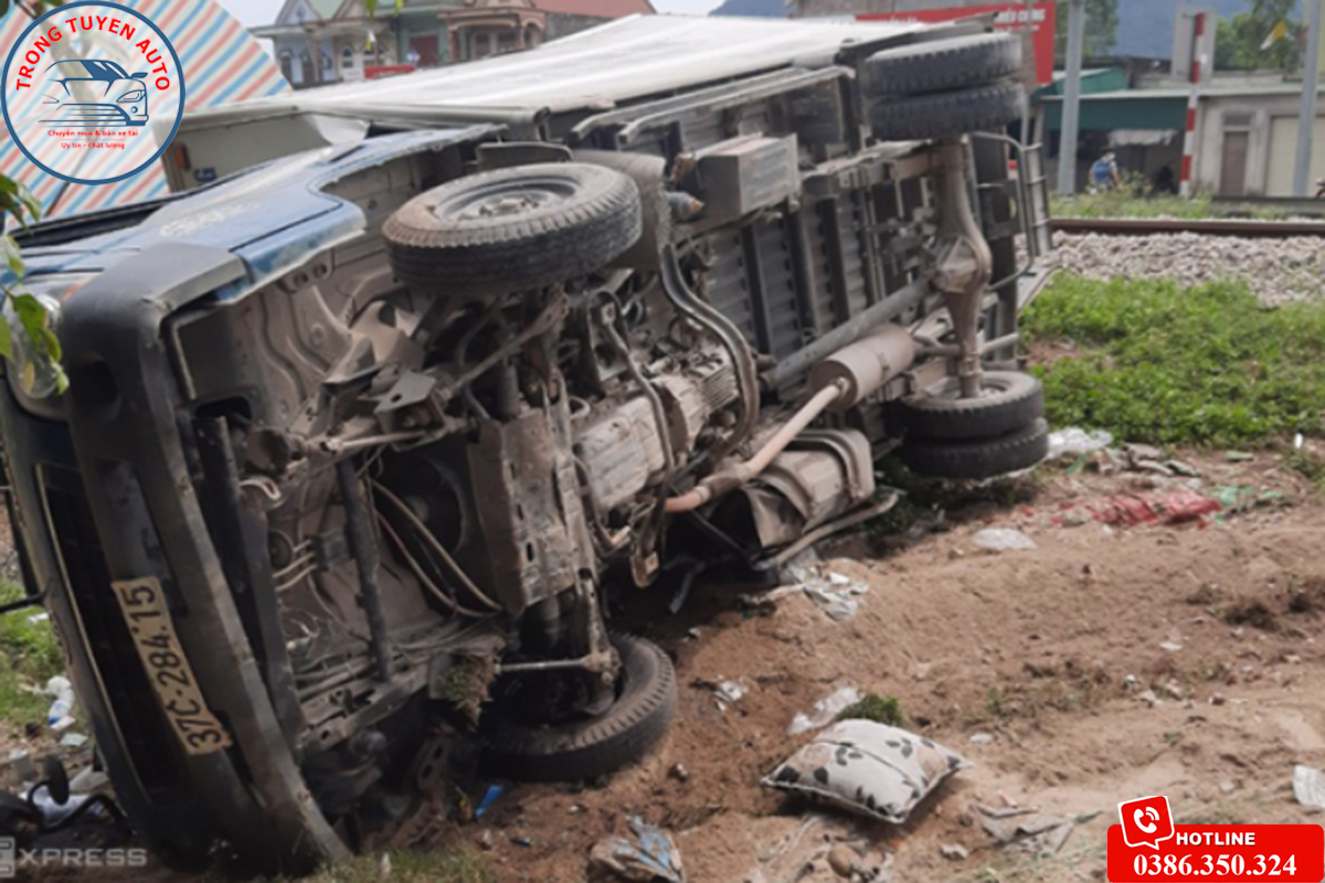xe bị tai nạn, cong vênh chassi